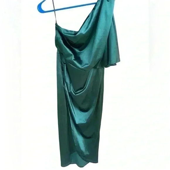 KATE KASIN Dresses & Skirts - KATE KASIN women’s emerald green satin sz S one shoulder midi dress NWT